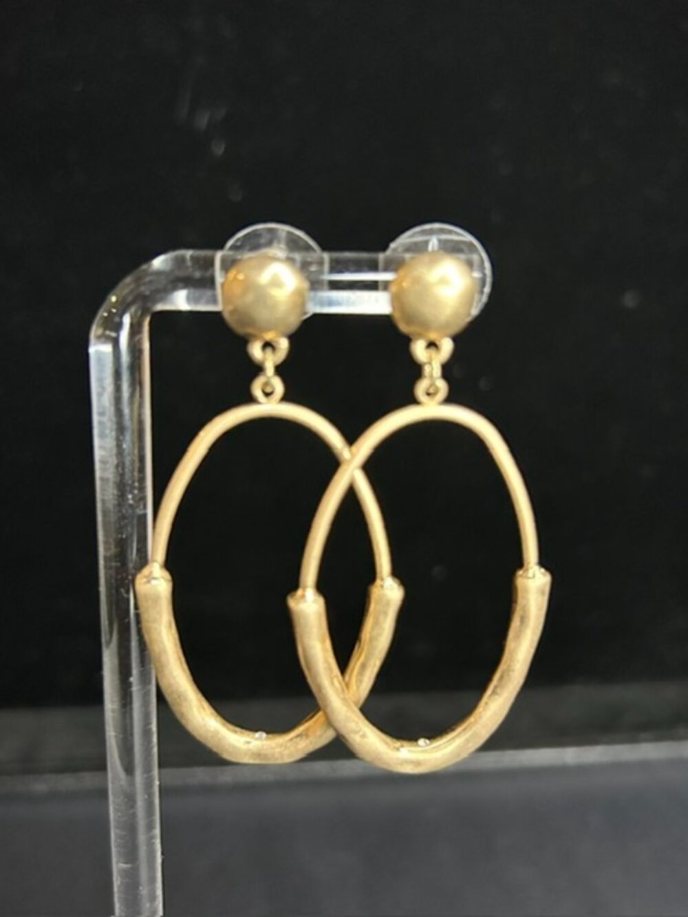 NWOT Gold Tone Matte Oval Dangle Hoop Earrings Statement Lightweight